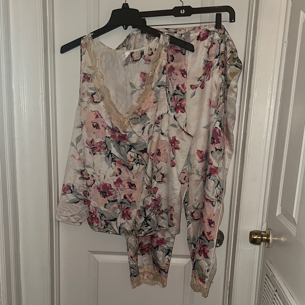 Forever 21 Floral Satin Top — Cream, Pink & Green